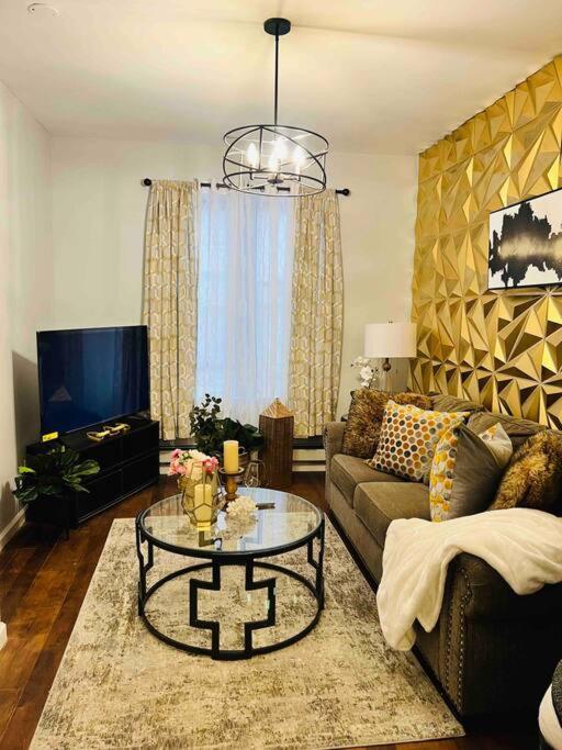 ניו יורק Brooklyn Golden Palace מראה חיצוני תמונה